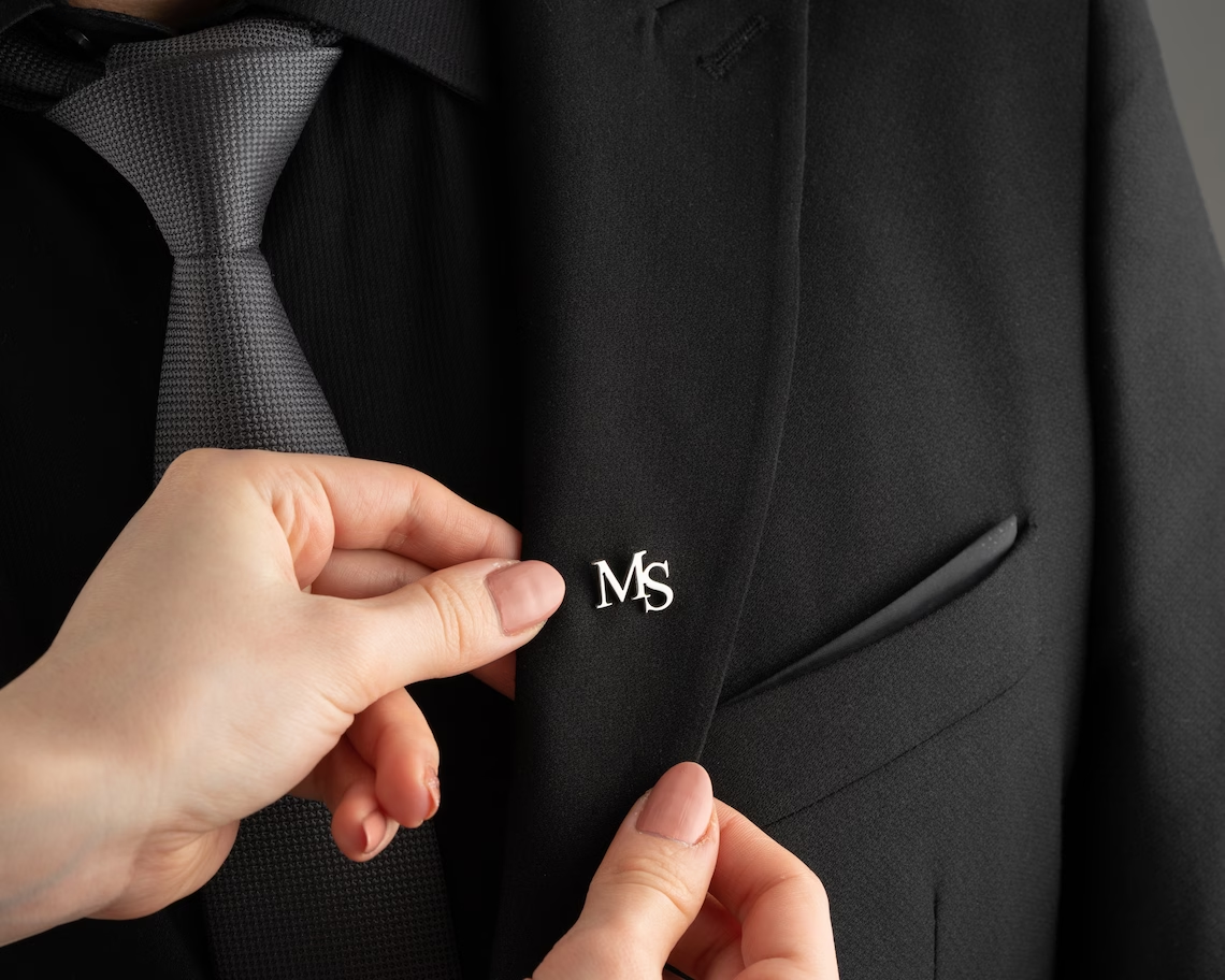 Personalized Initials Jacket L - đánh giá và giá Vintage Brooch Pin